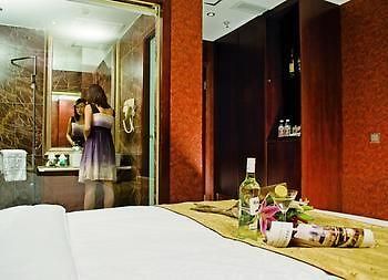 Chengdu Care U Well Hotel Jinjiang  Extérieur photo